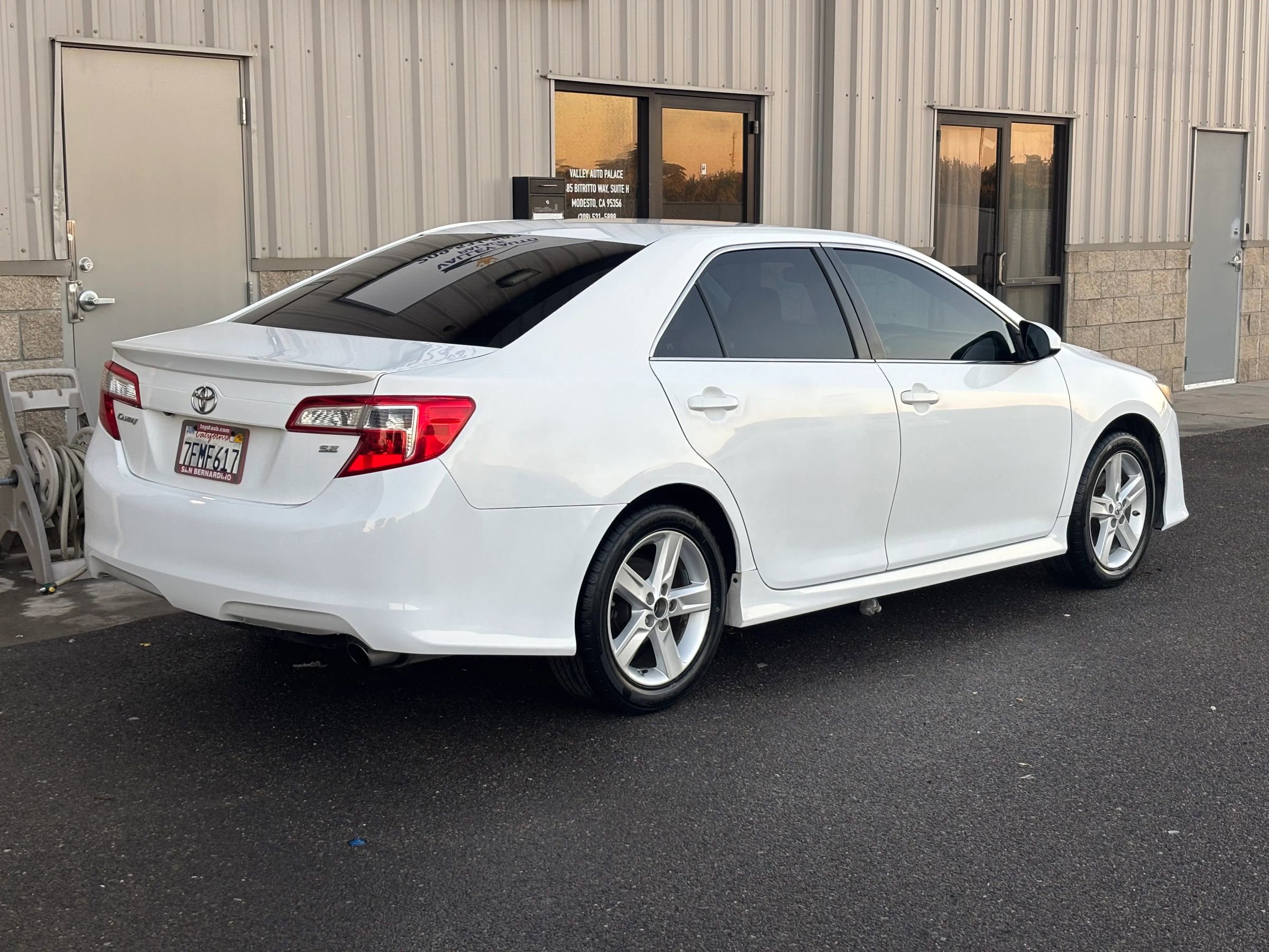Used 2014 Toyota Camry SE image 3