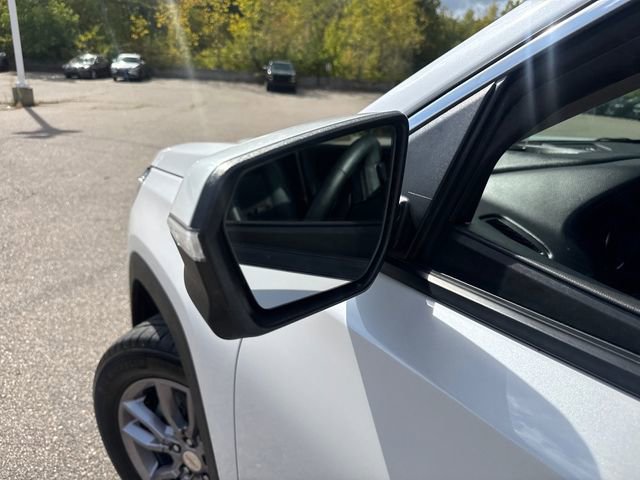 Used 2023 GMC Terrain SLT w/ Infotainment Package II image 18