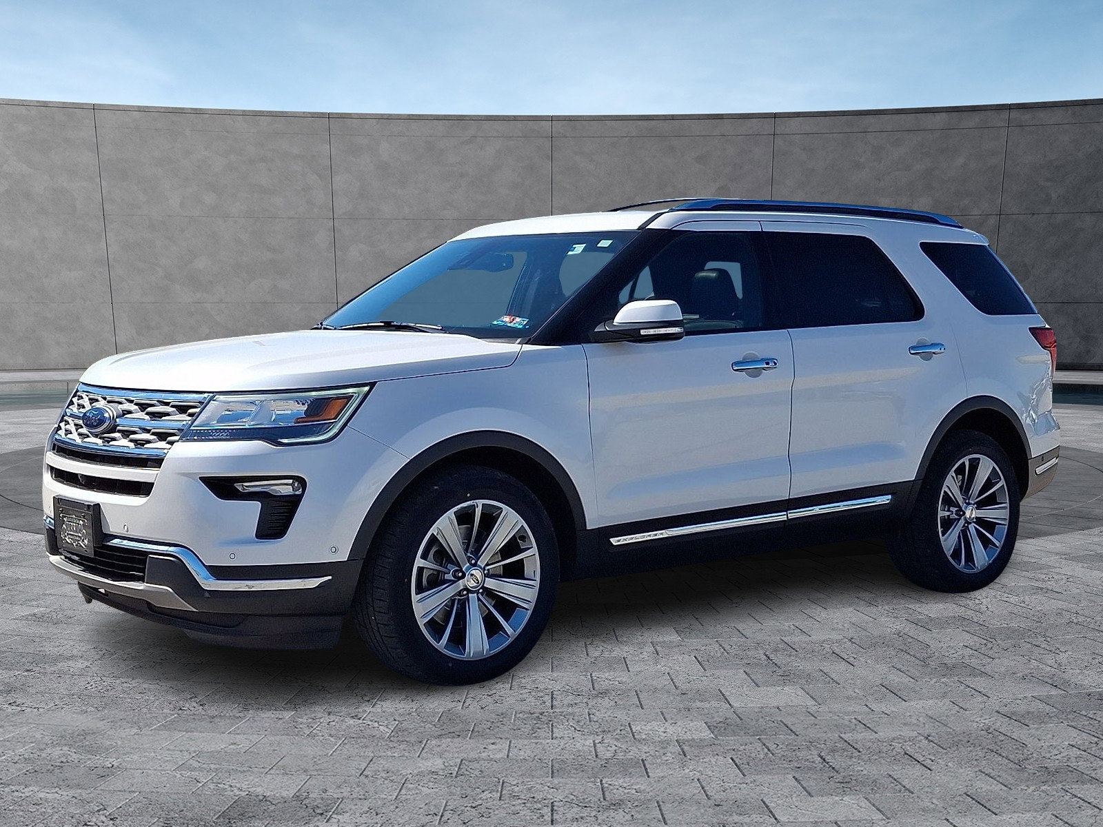 Used 2018 Ford Explorer Limited w/ Equipment Group 301A AWD/4WD image 5