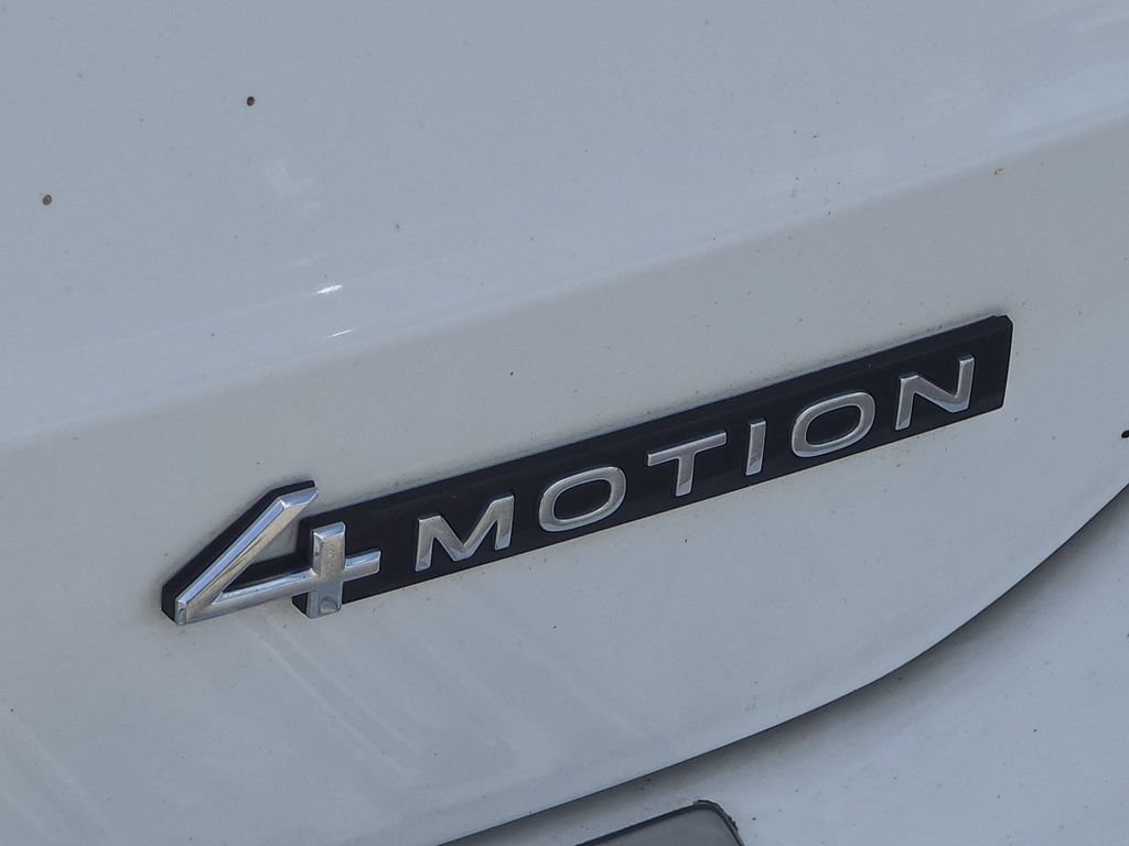 Used 2023 Volkswagen Taos SE w/ Panoramic Sunroof Package AWD/4WD image 4