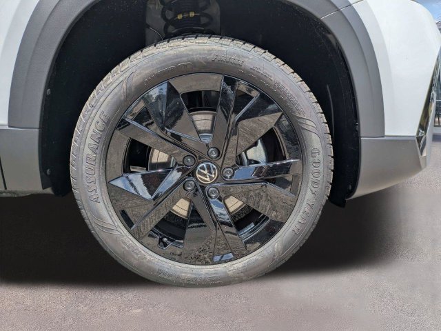 New 2026 Volkswagen Taos SE FWD image 11