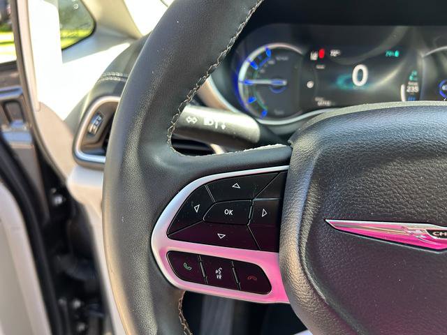 Certified 2023 Chrysler Pacifica Touring-L image 16