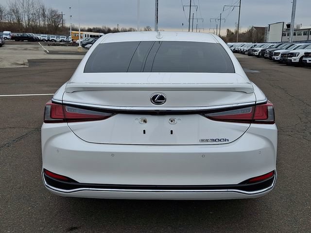 Used 2022 Lexus ES 300h w/ Accessory Package FWD image 5