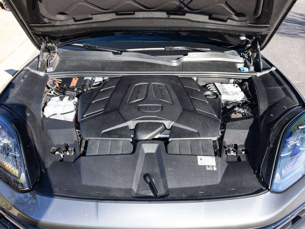 Used 2024 Porsche Cayenne Coupe image 69