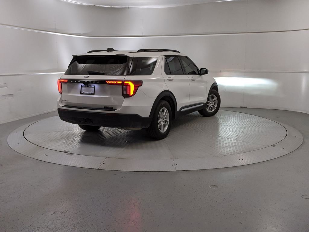 New 2025 Ford Explorer Active image 3