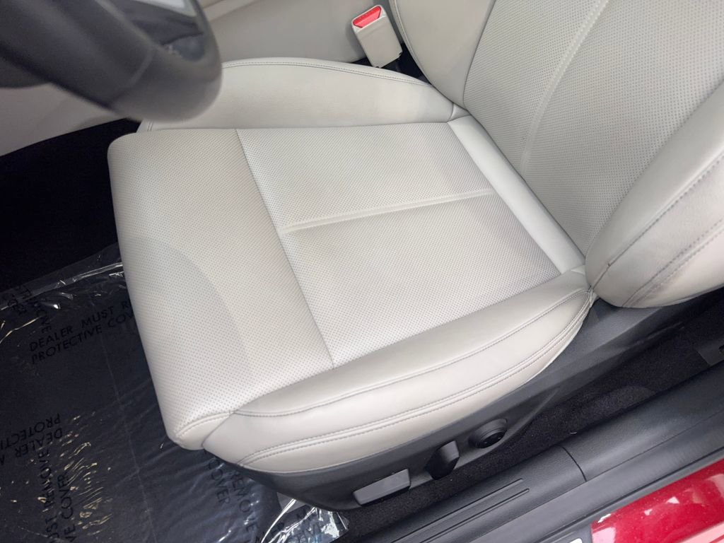 Used 2023 Genesis G70 2.0T image 30