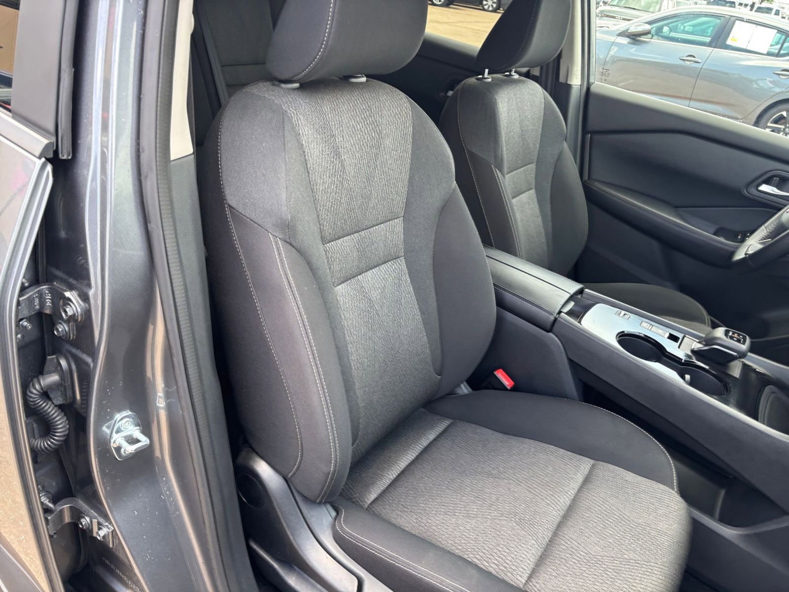 Used 2025 Nissan Rogue SV FWD image 38