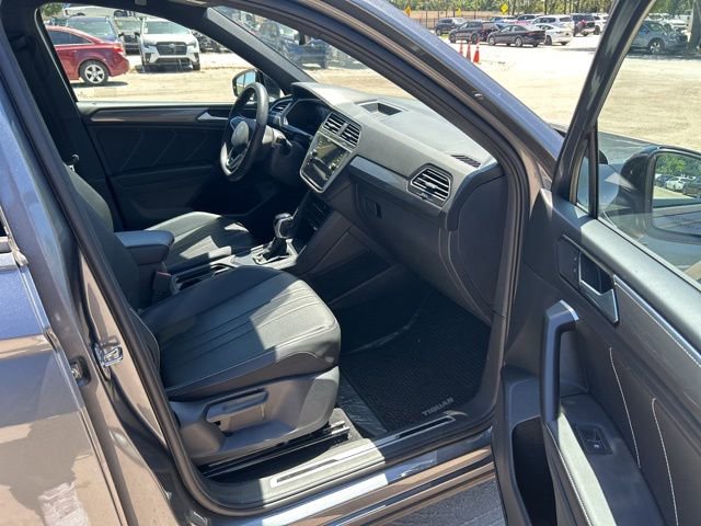 Used 2024 Volkswagen Tiguan SE R-Line image 10