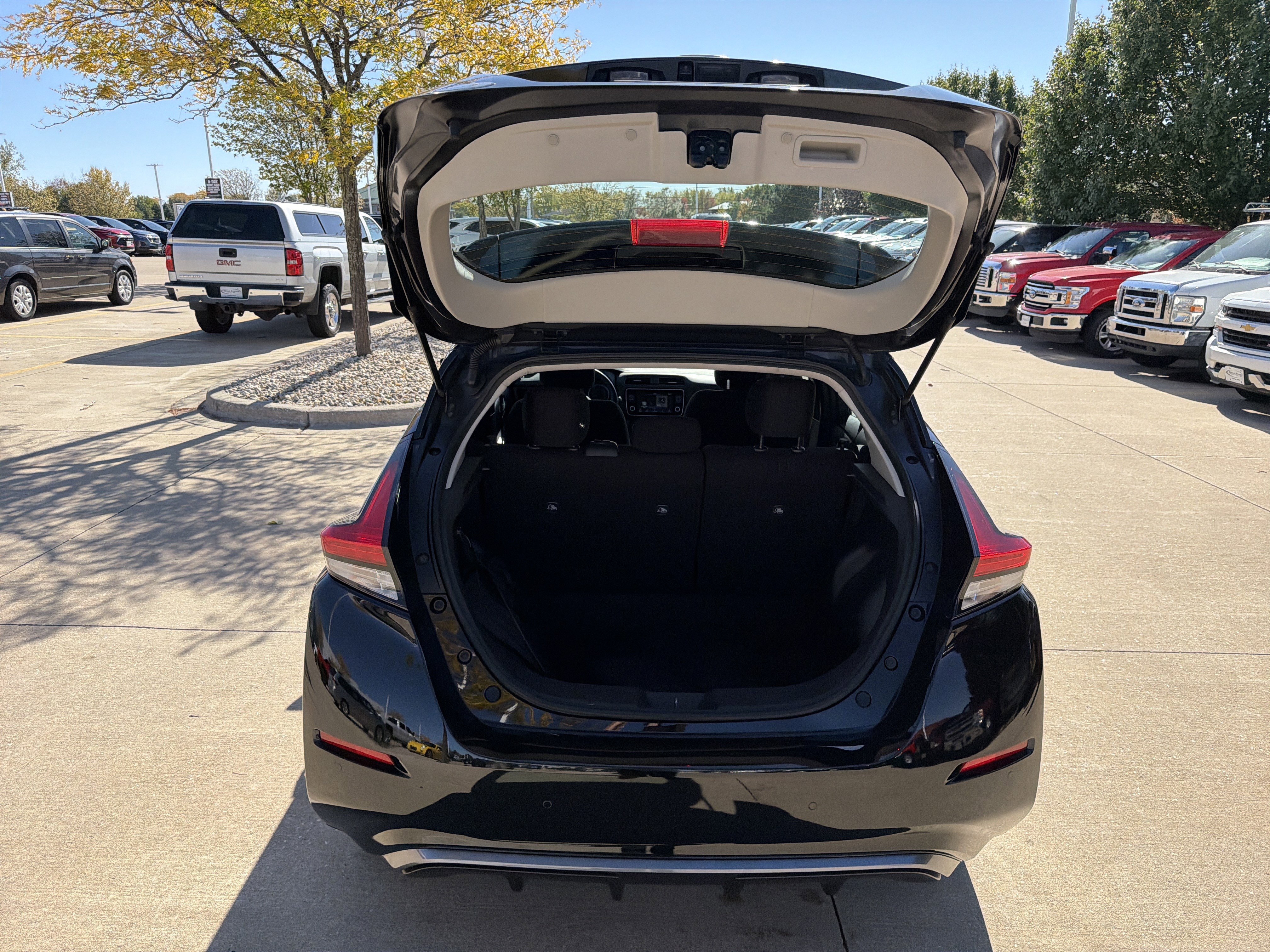 Used 2023 Nissan Leaf S image 6