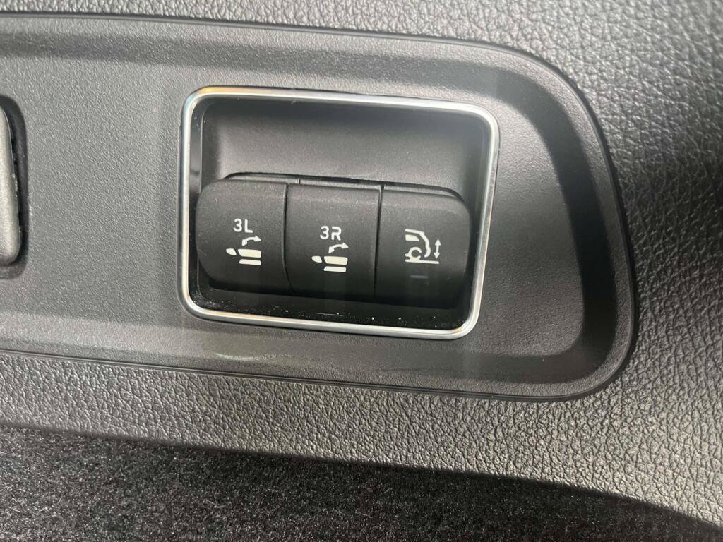 Certified 2025 Mercedes-Benz GLS 450 4MATIC w/ AMG Line Exterior image 21