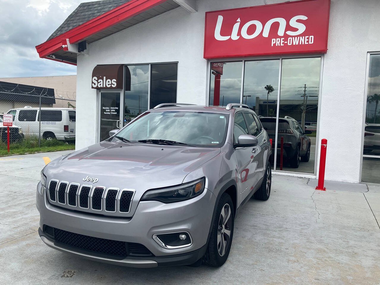 Used 2019 Jeep Cherokee Limited FWD image 2