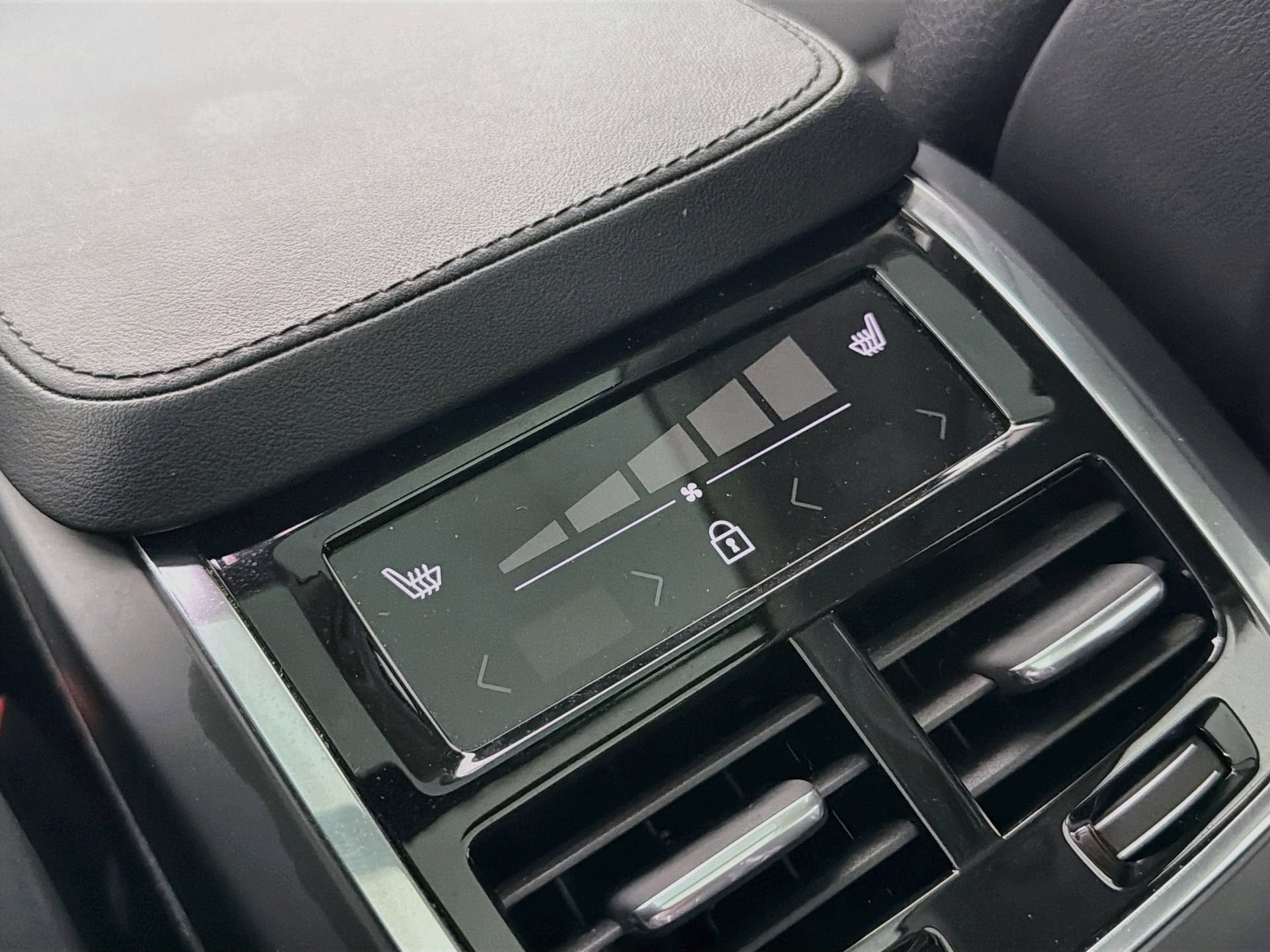 Certified 2023 Volvo XC90 B6 Plus w/ Protection Package Premier AWD/4WD image 26