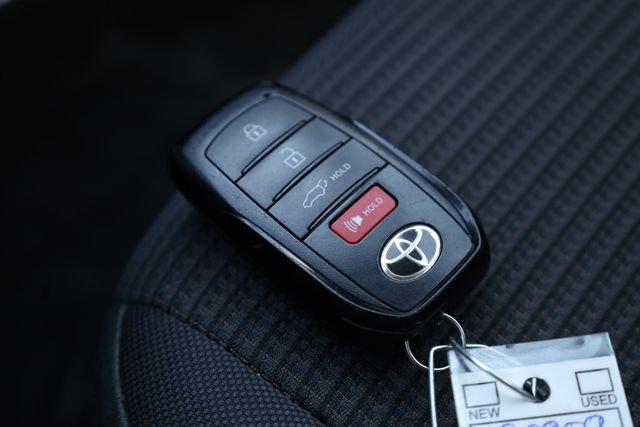 Used 2024 Toyota Highlander LE image 34