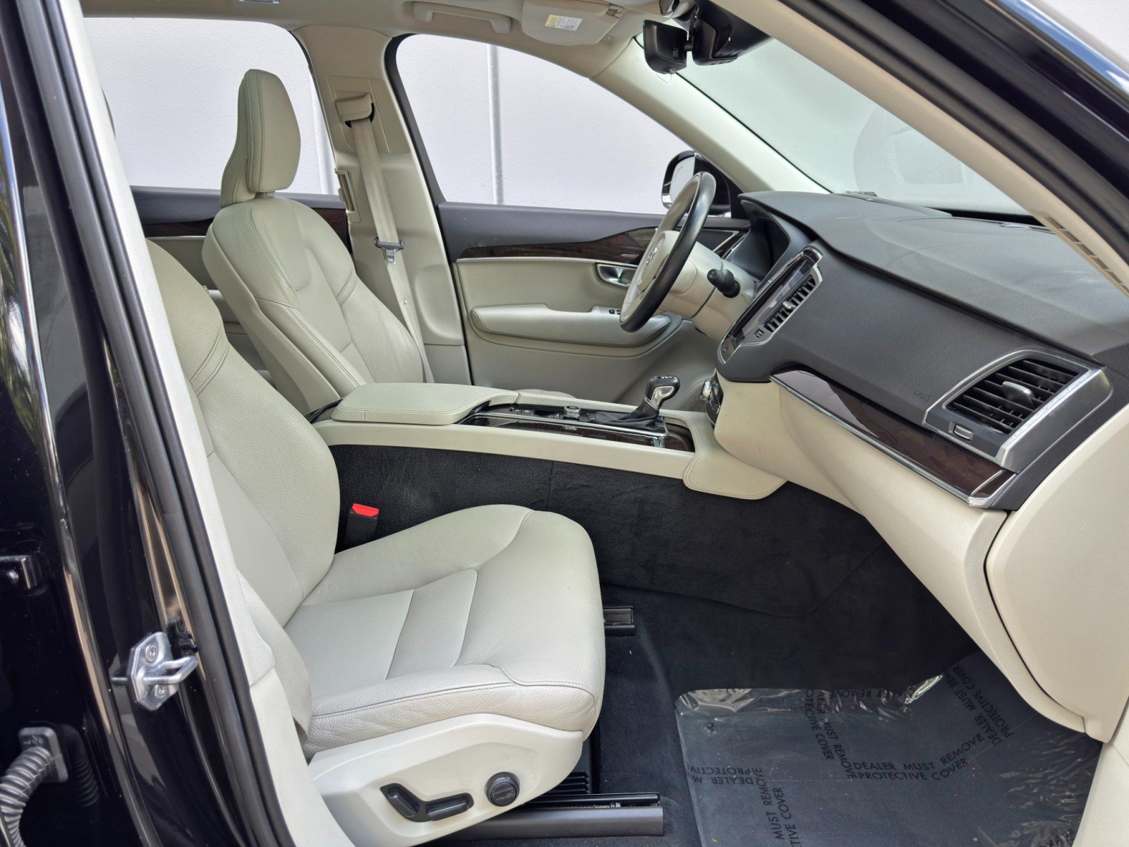 Used 2019 Volvo XC90 T6 Momentum w/ Advanced Package AWD/4WD image 14