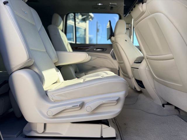 Used 2024 Cadillac Escalade ESV Sport Platinum w/ LPO, ONYX Package AWD/4WD image 19