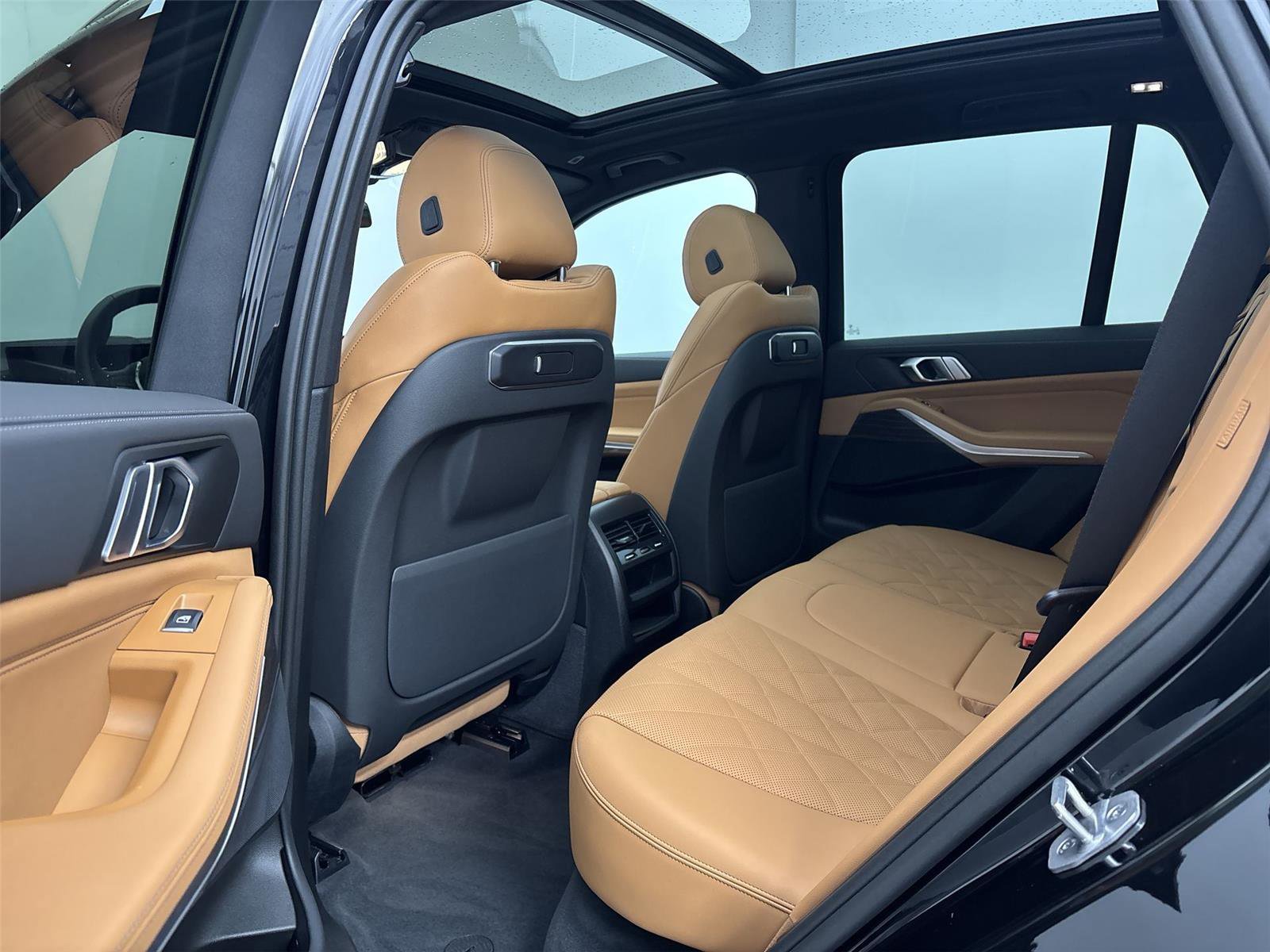 Used 2024 BMW X5 xDrive40i w/ Parking Assistance Package image 29