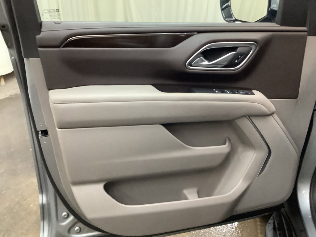 Used 2024 GMC Yukon SLE w/ Gmc Pro Safety Plus Package image 13