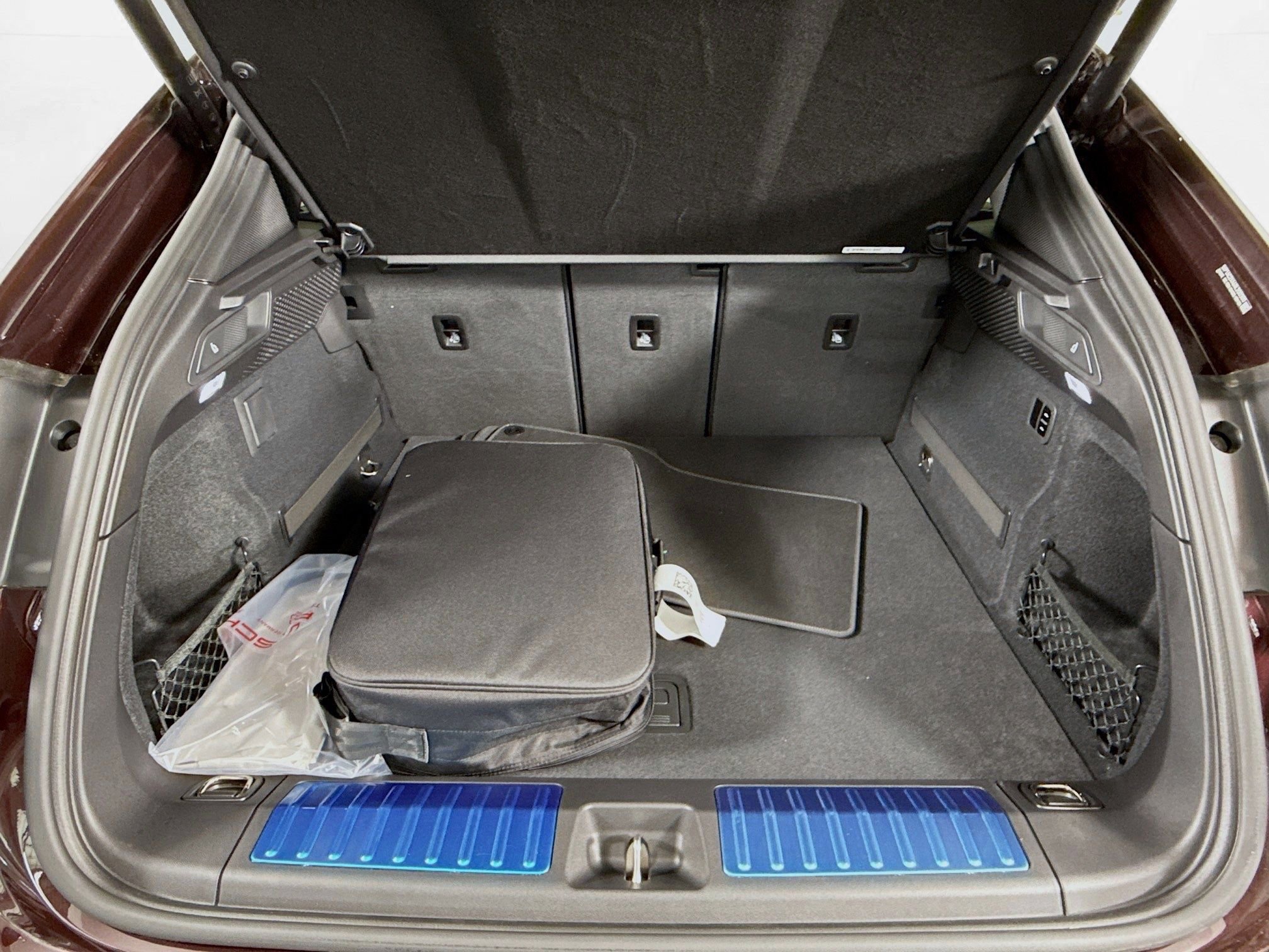 Certified 2024 Porsche Macan Turbo Electric image 18