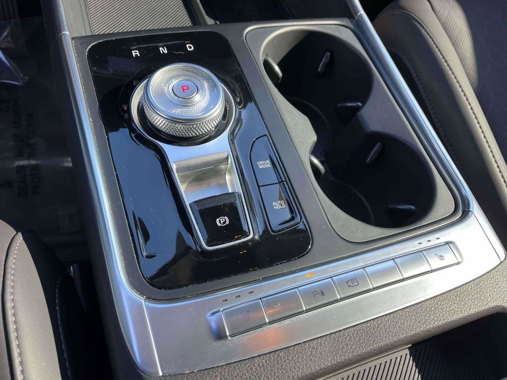 Certified 2025 Kia Carnival EX image 20