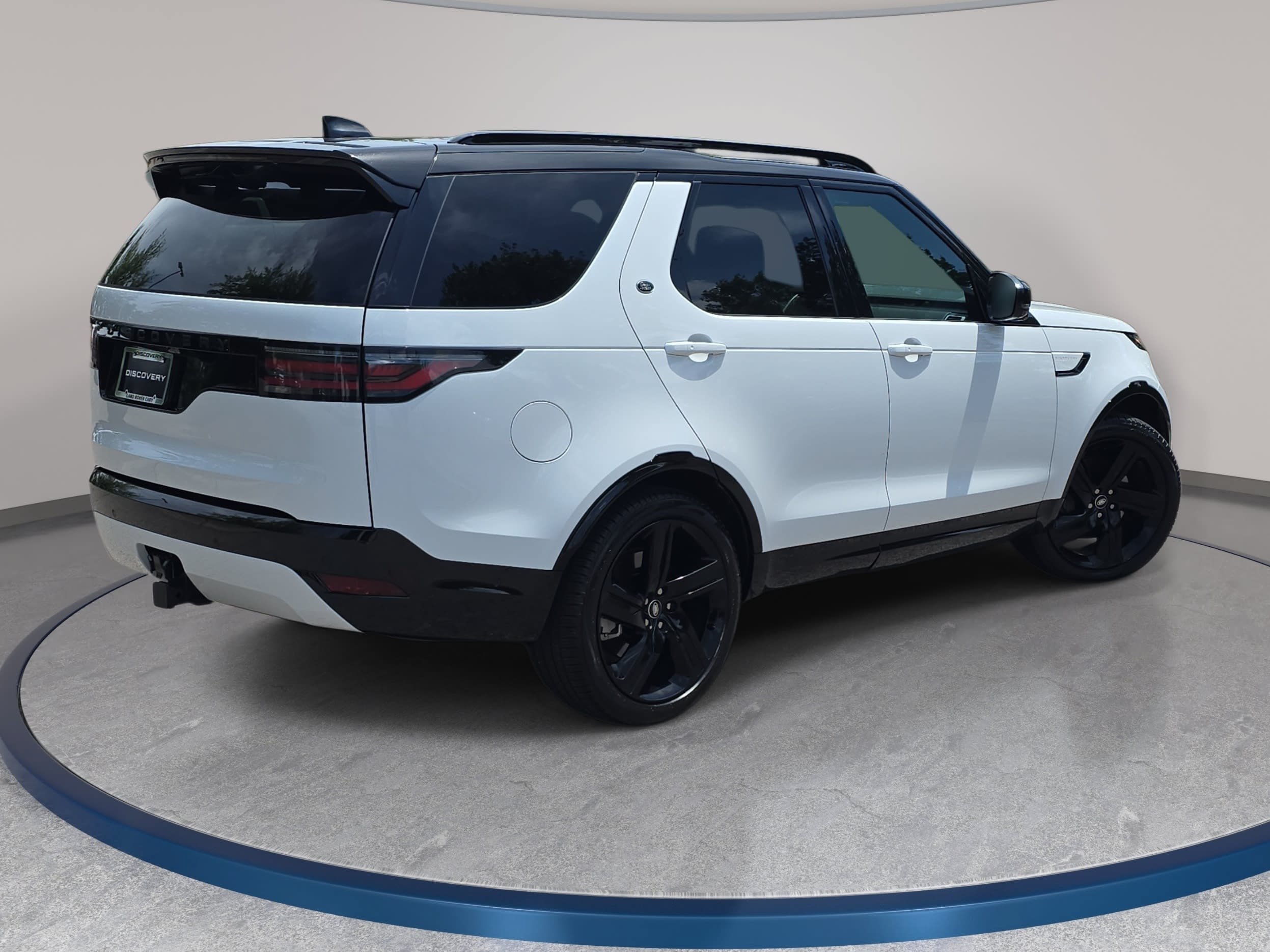 Certified 2025 Land Rover Discovery Dynamic SE AWD/4WD image 5