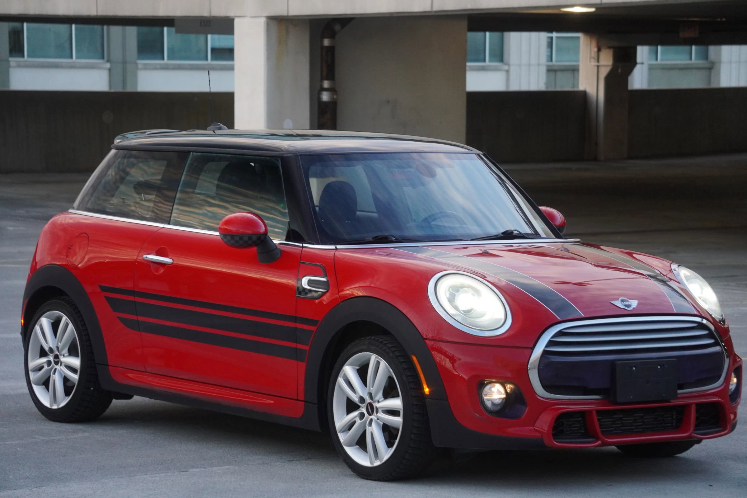Used 2015 MINI Cooper 2-Door Hardtop image 11