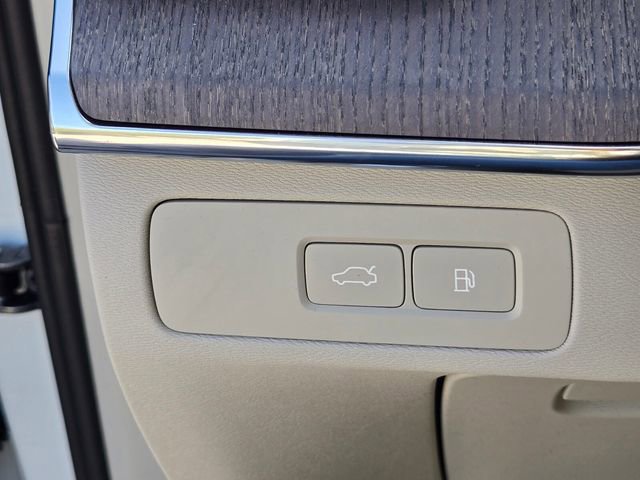 New 2026 Volvo XC90 T8 Ultra w/ Protection Package Premier image 24