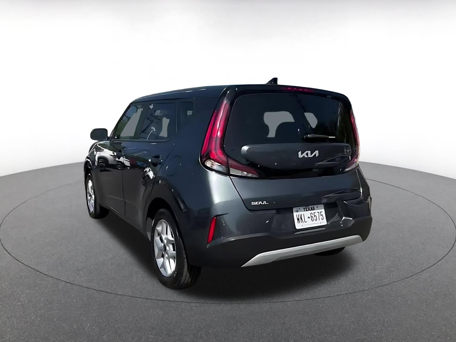 Used 2025 Kia Soul LX w/ LX Technology Package FWD image 10