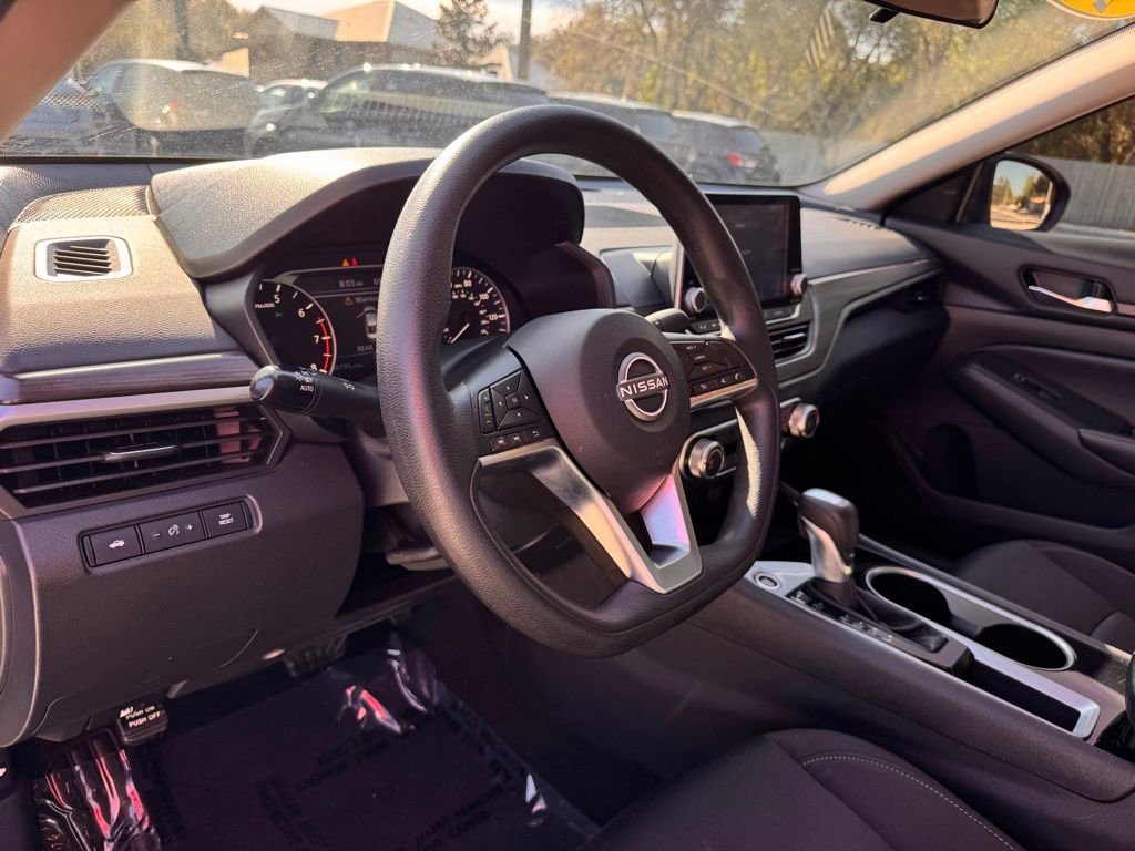 Used 2024 Nissan Altima 2.5 SV image 34