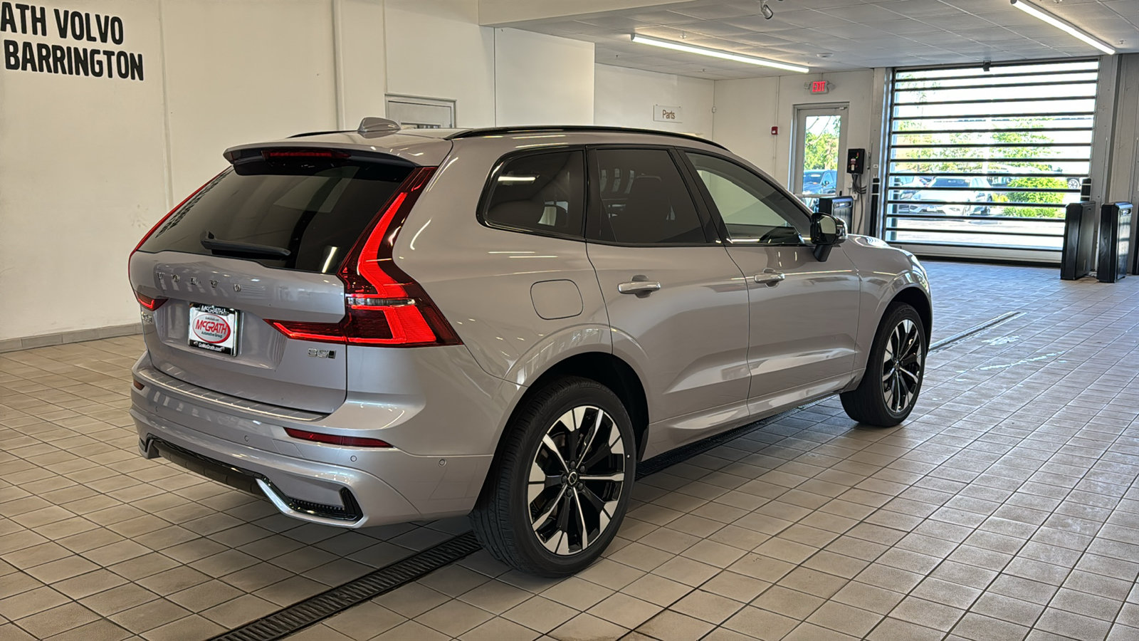New 2026 Volvo XC60 B5 Plus w/ Protection Package Premier AWD/4WD image 5