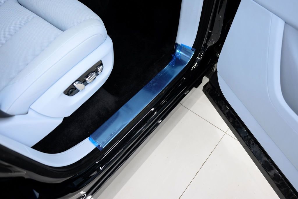 Used 2025 Rolls-Royce Cullinan image 52