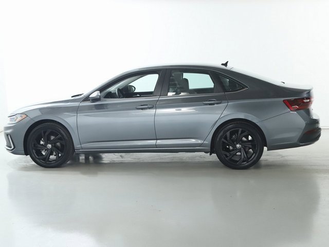 Used 2025 Volkswagen Jetta SE w/ Black Wheel Package image 37