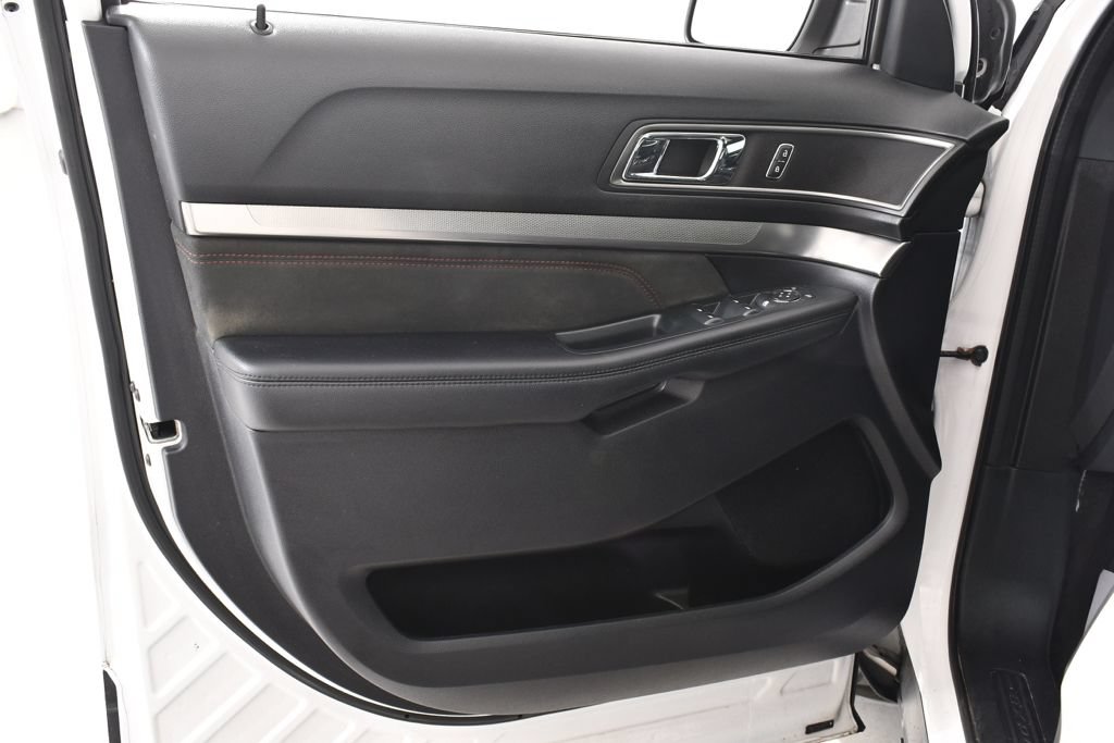 Used 2019 Ford Explorer XLT w/ Equipment Group 202A AWD/4WD image 25