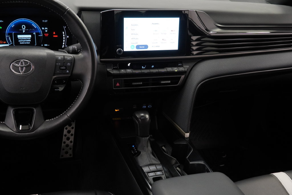 Used 2025 Toyota Camry SE FWD image 10