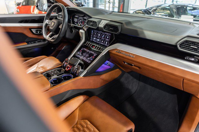 Used 2022 Lamborghini Urus AWD/4WD image 22