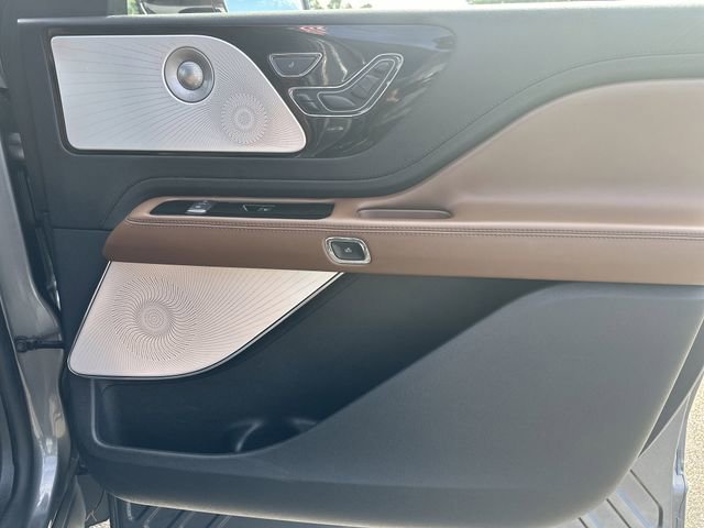 Used 2022 Lincoln Aviator Reserve w/ Equipment Group 201A image 13