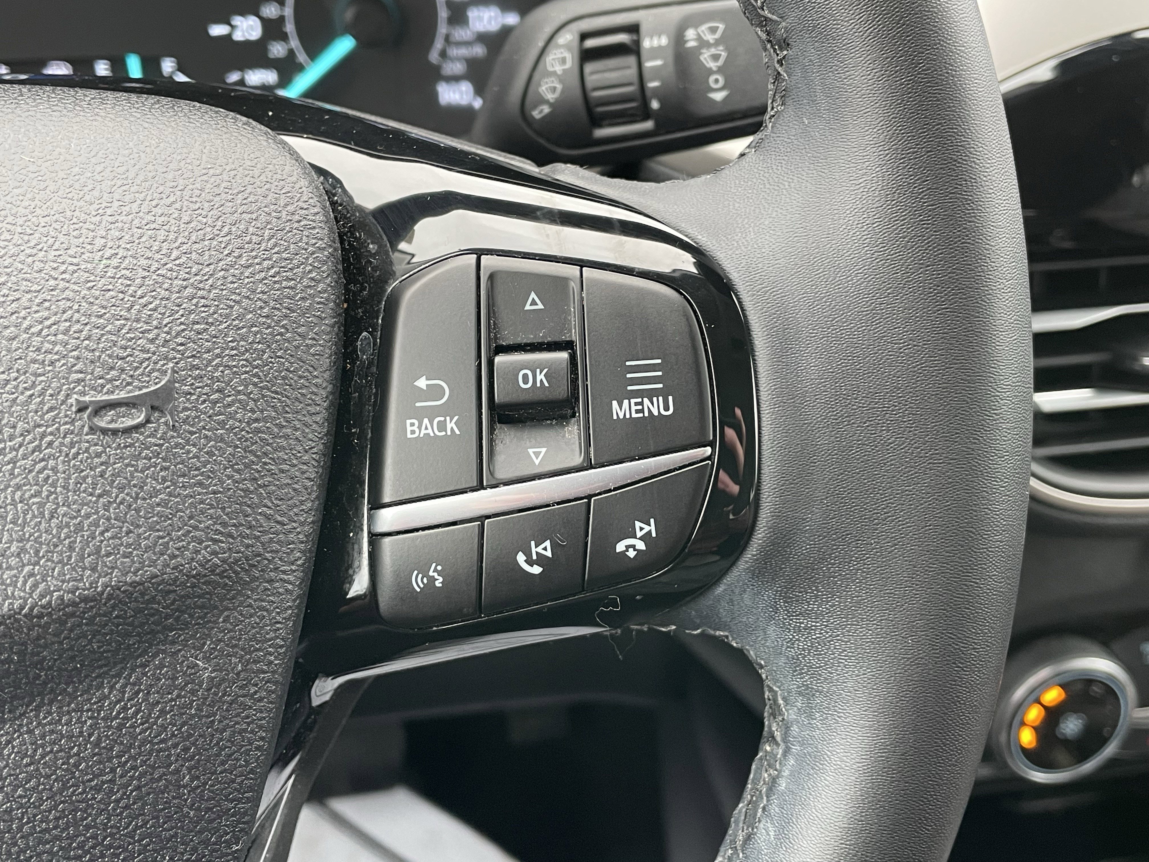 Used 2022 Ford Escape SE w/ Cold Weather Package image 18