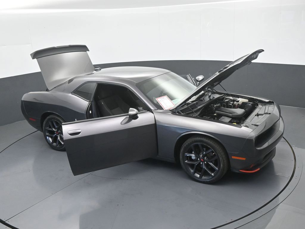Used 2022 Dodge Challenger SXT w/ Driver Convenience Group RWD image 60