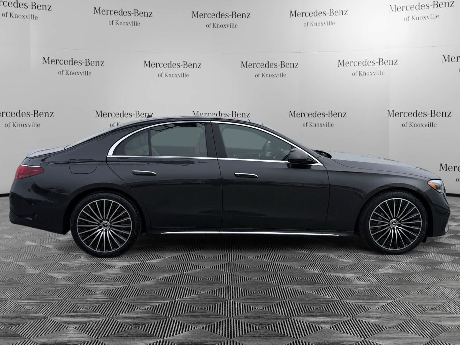 Used 2026 Mercedes-Benz E 350 4MATIC Sedan image 6