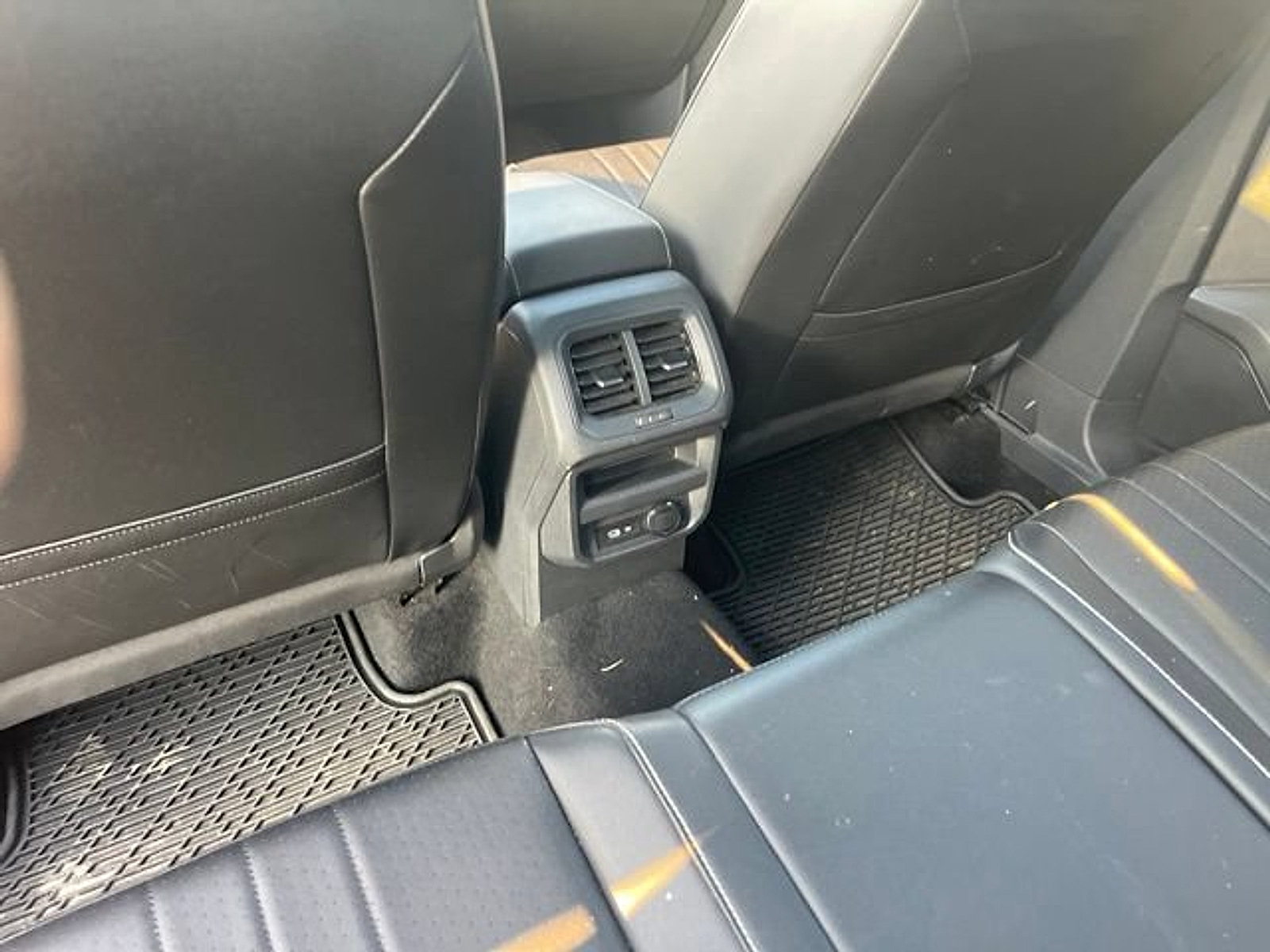 Used 2023 Volkswagen Tiguan SE R-Line FWD image 23