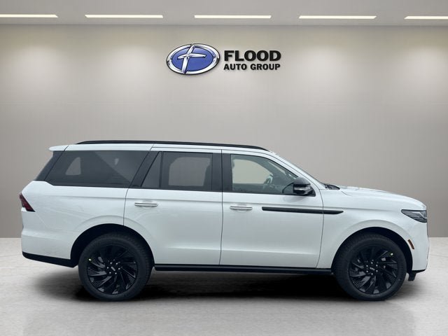 New 2026 Lincoln Navigator Reserve w/ Jet Appearance Package AWD/4WD image 4