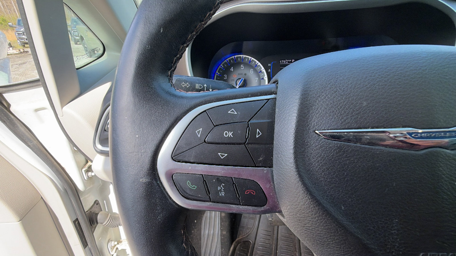 Used 2017 Chrysler Pacifica Touring-L image 22