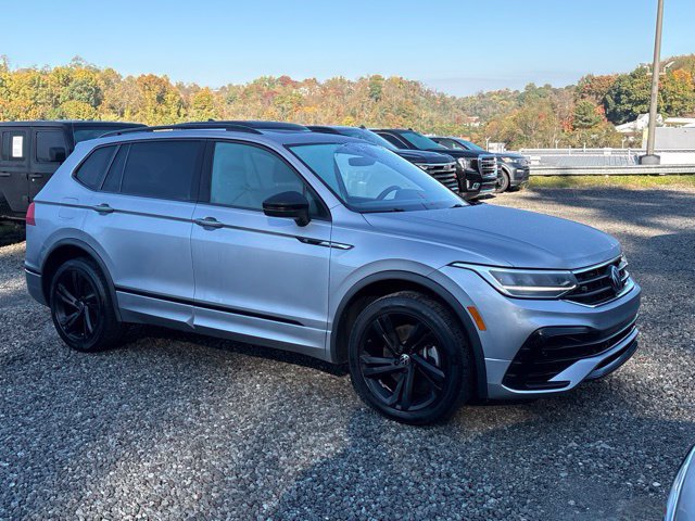 Used 2023 Volkswagen Tiguan SE R-Line AWD/4WD image 7