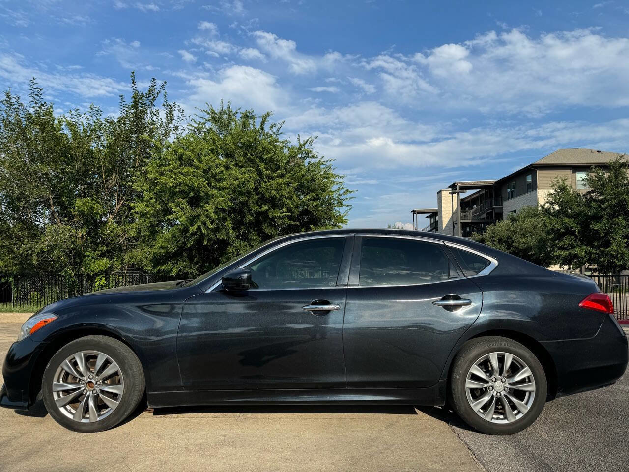 Used 2012 INFINITI M37 w/ Premium Pkg image 4