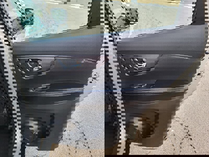 Used 2016 Nissan Rogue S image 26