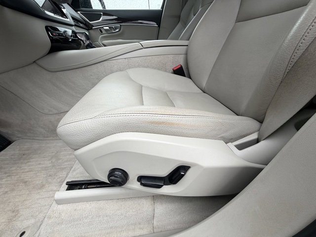 Used 2016 Volvo XC90 T6 Momentum w/ Momentum Plus Package image 9