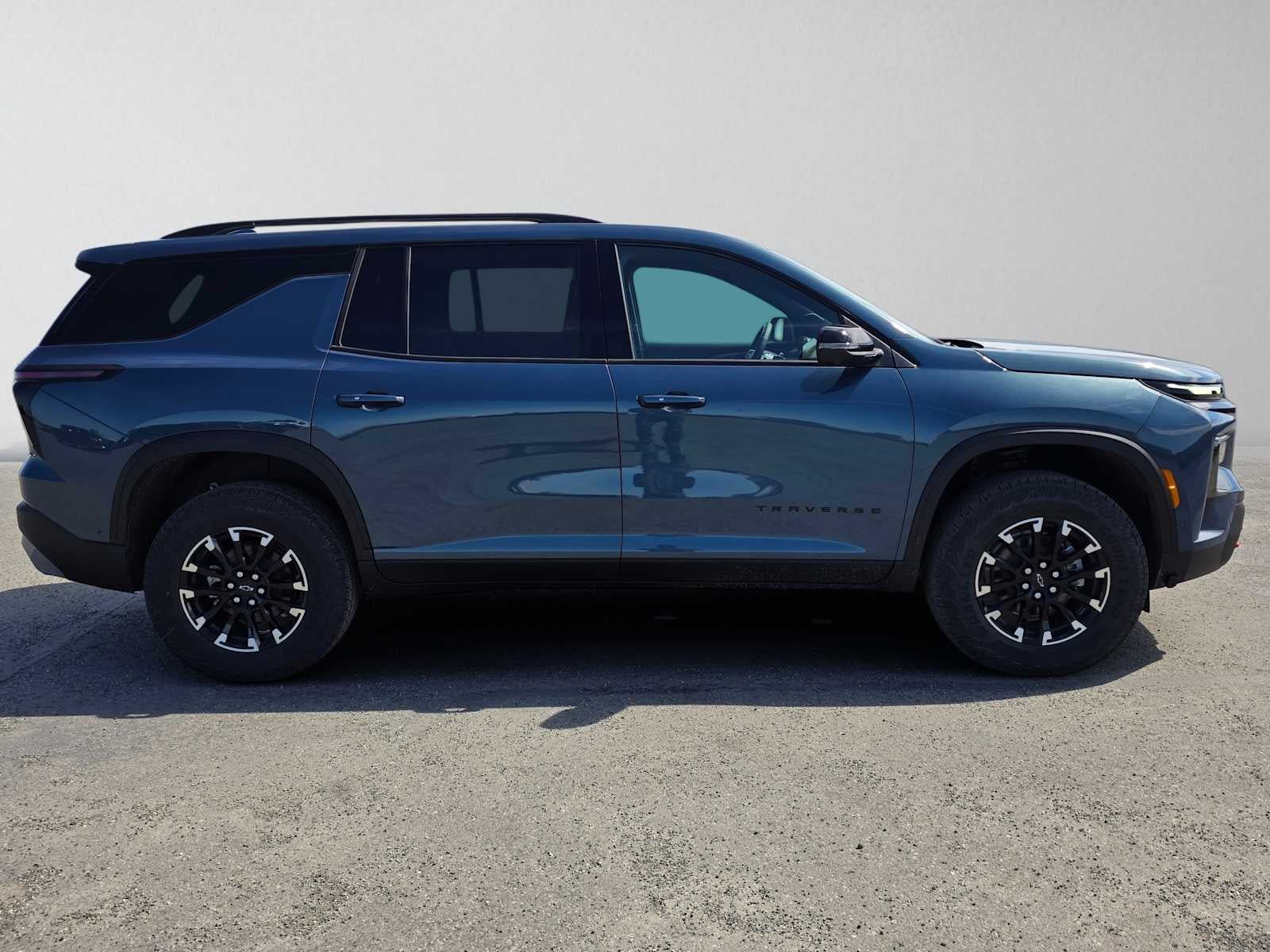 New 2026 Chevrolet Traverse Z71 w/ Enhanced Driving Package AWD/4WD image 2