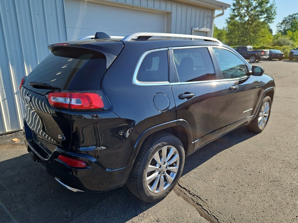 Used 2017 Jeep Cherokee Overland AWD/4WD image 6