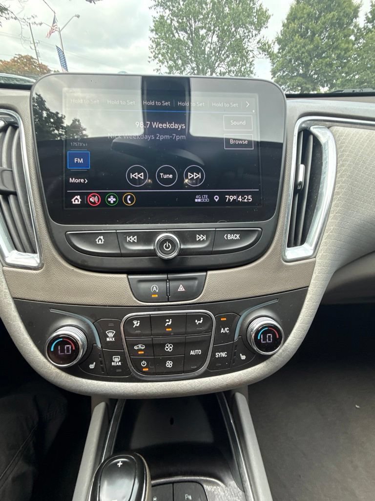 Used 2020 Chevrolet Malibu LT FWD image 20