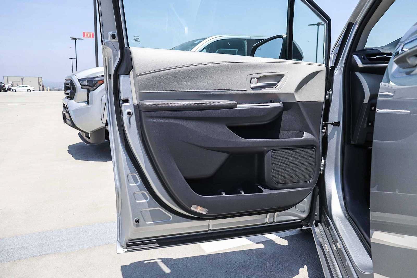 Used 2023 Toyota Sienna XLE w/ XLE Plus Package FWD image 21