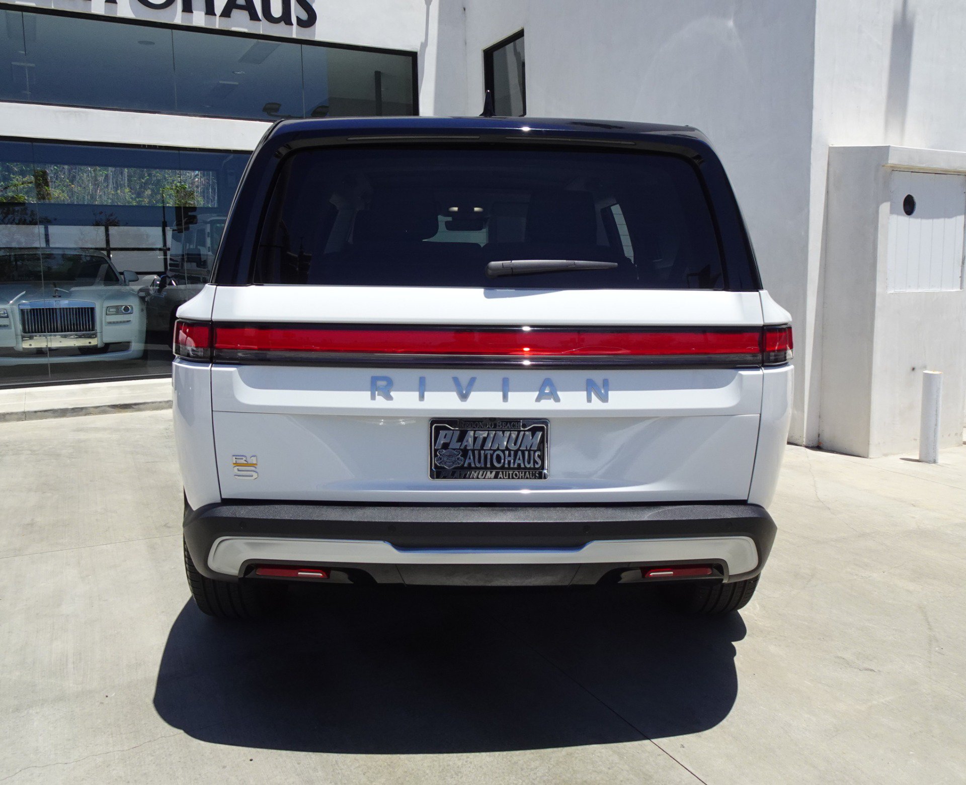 Used 2024 Rivian R1S Adventure AWD/4WD image 7